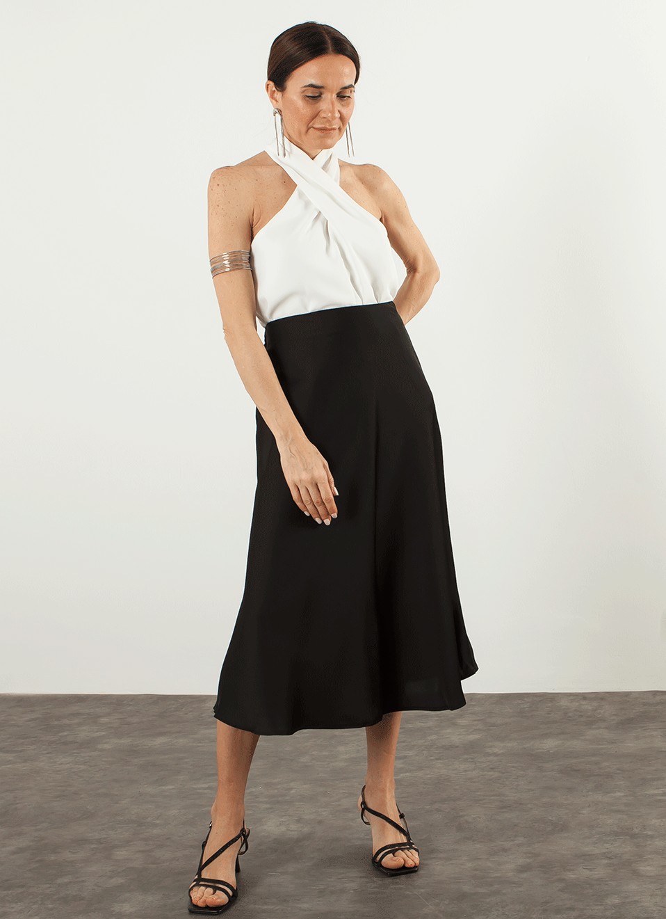 Falda Satén Negra - Nueva Colección | Premonición.online