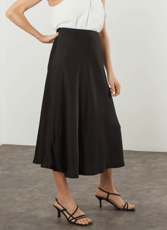 Falda Satén Negra - Nueva Colección | Premonición.online