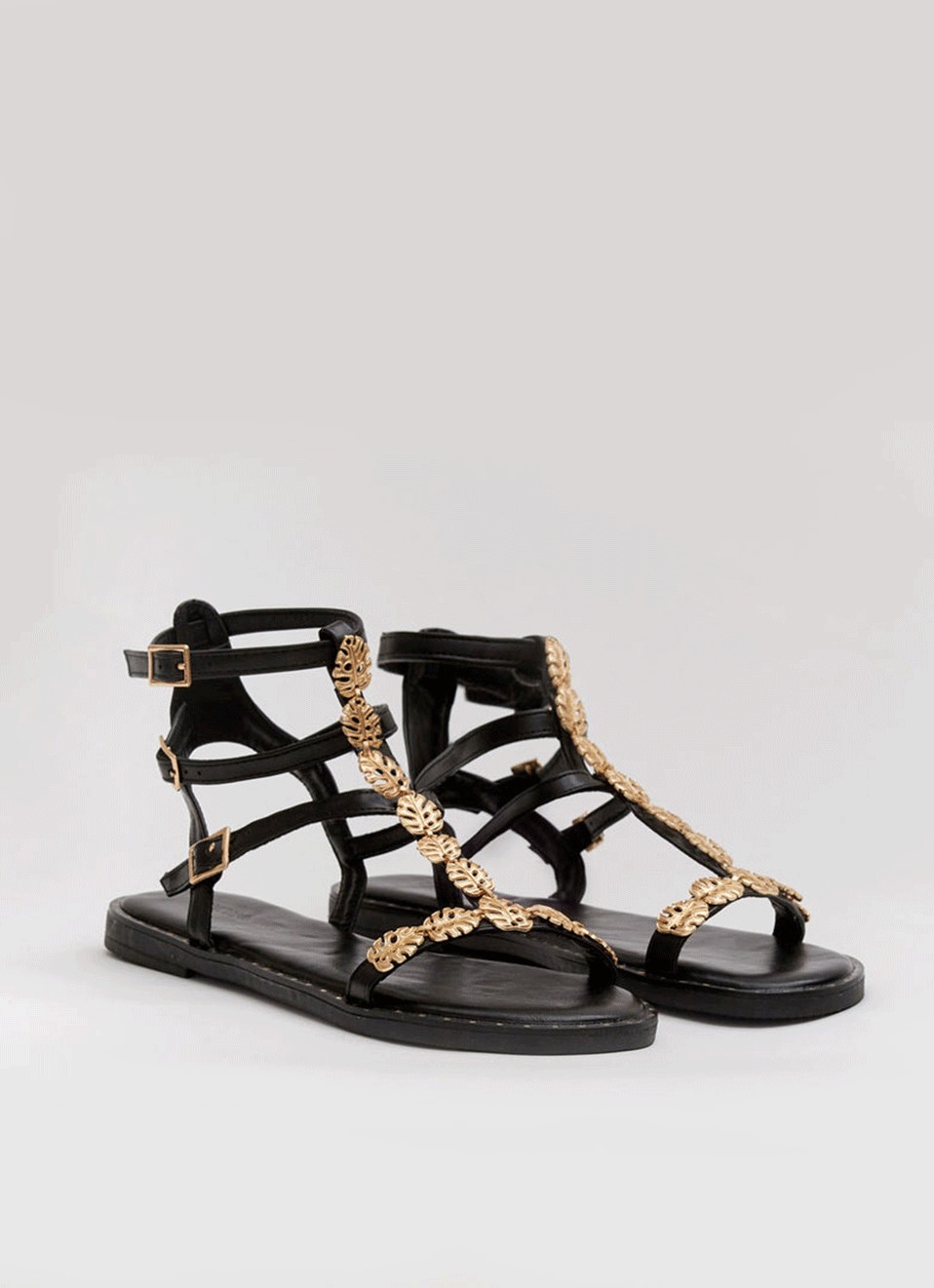 Sandalias hojas