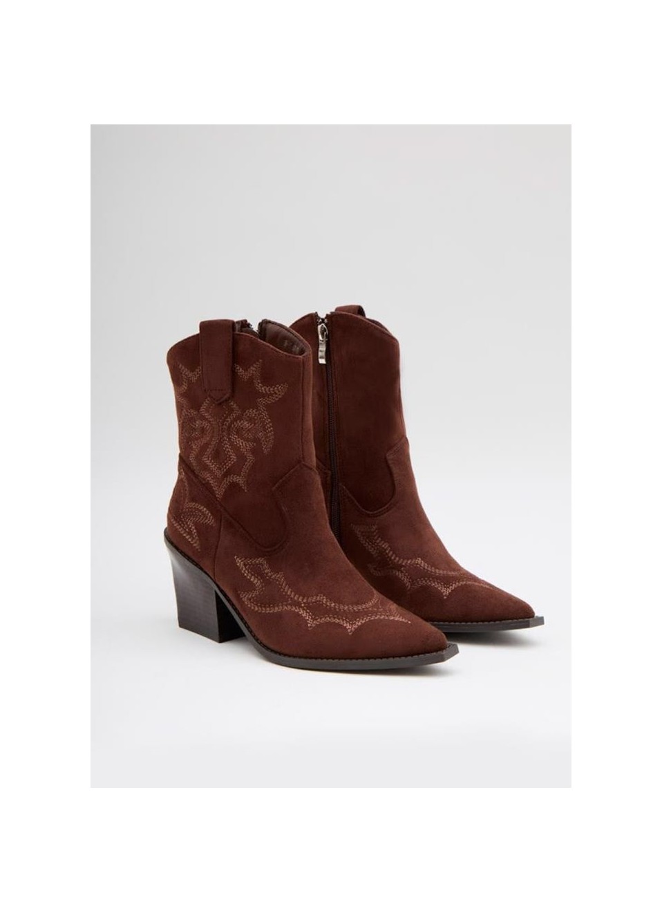 Botines cowboy costuras contraste