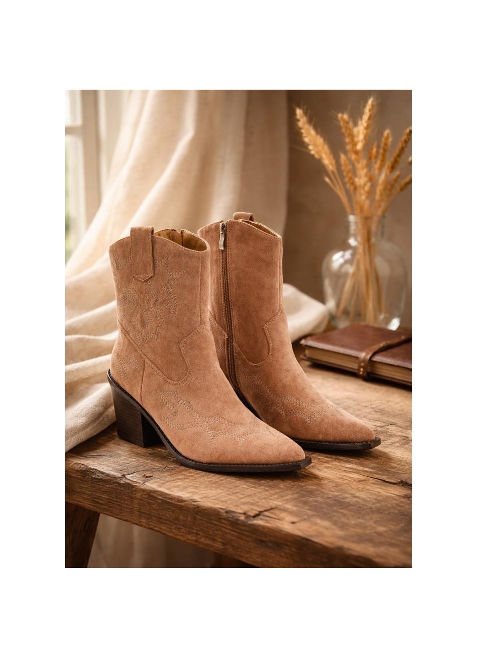 Botines cowboy costuras contraste