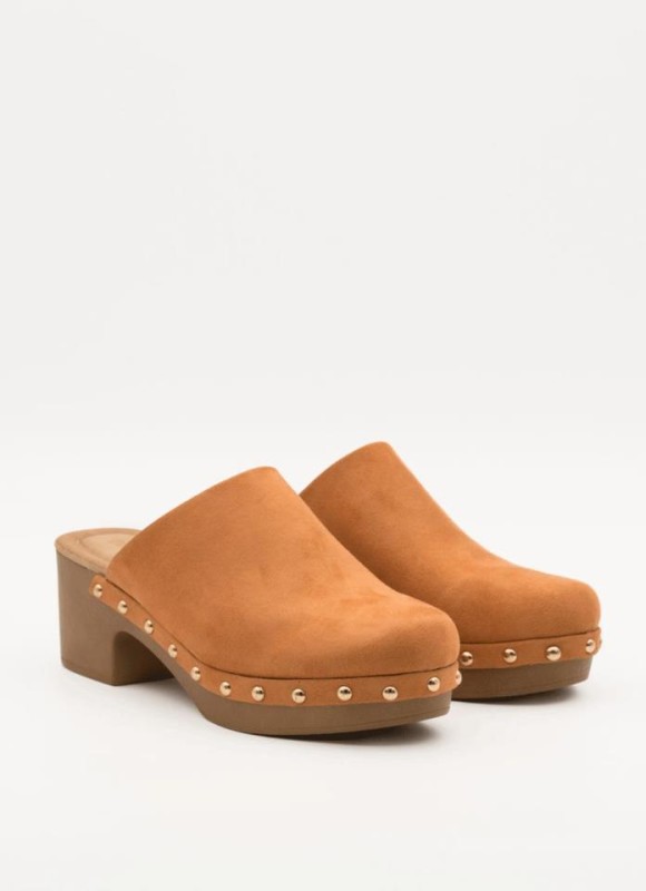 Zuecos Tachas
