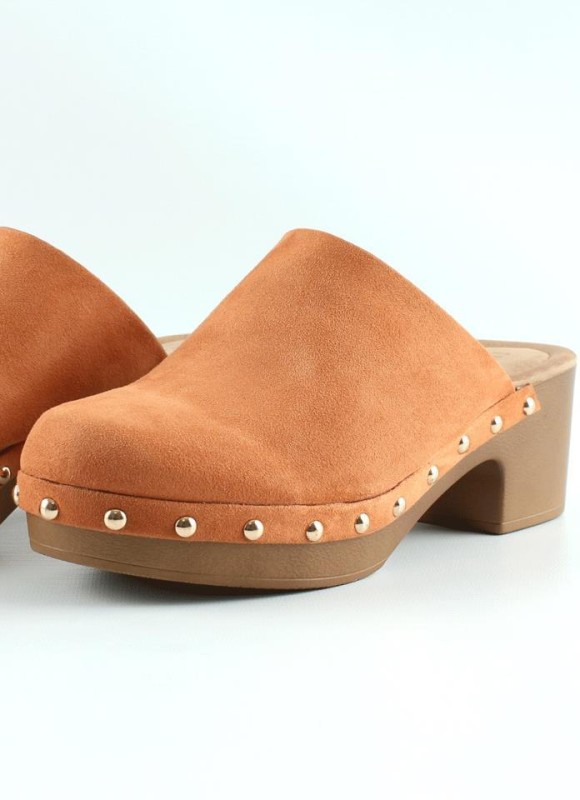 Zuecos Tachas
