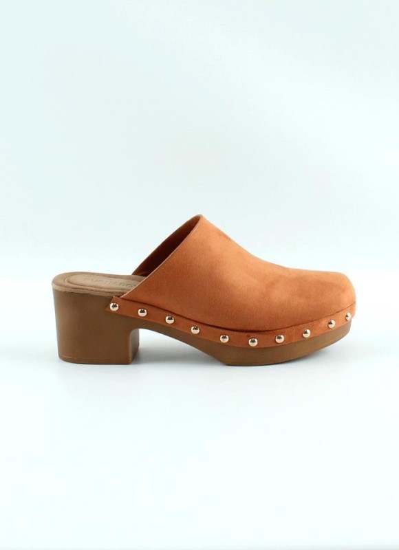 Zuecos Tachas
