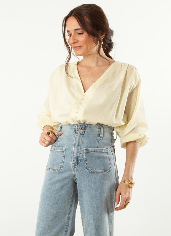 Blusa pico botones