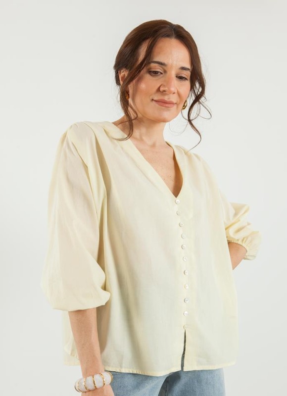 Blusa pico botones
