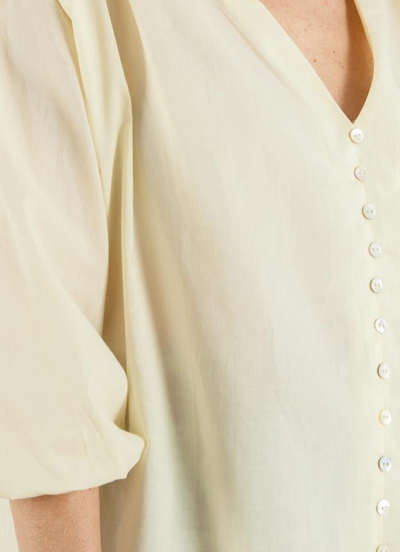Blusa pico botones