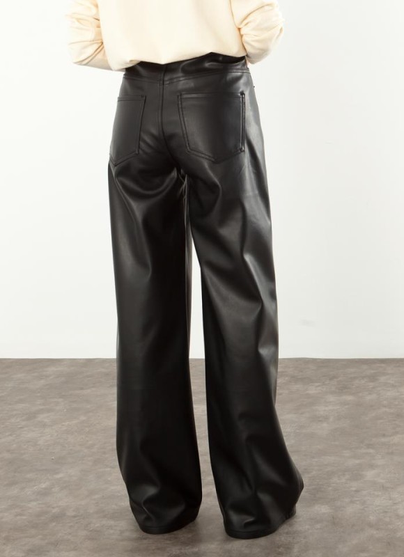 Pantalón polipiel dad fit full length
