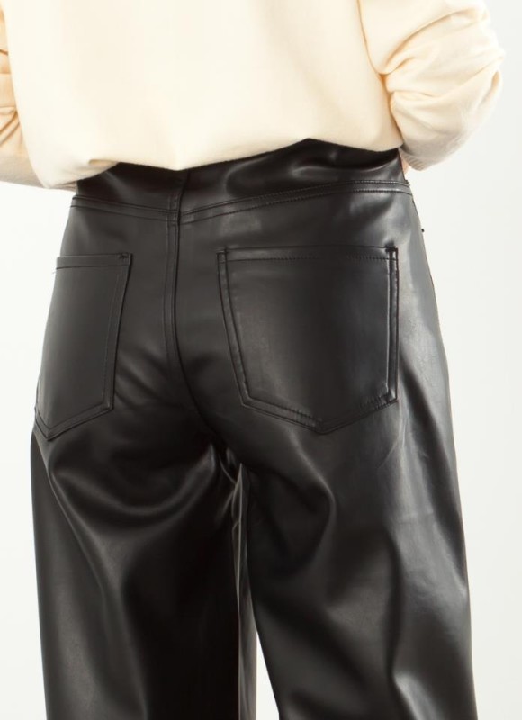 Pantalón polipiel dad fit full length