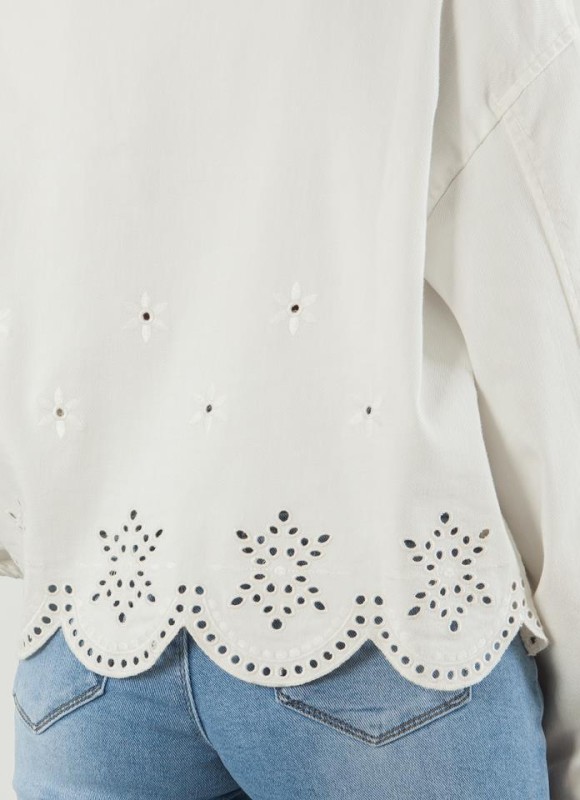 Cazadora denim calada