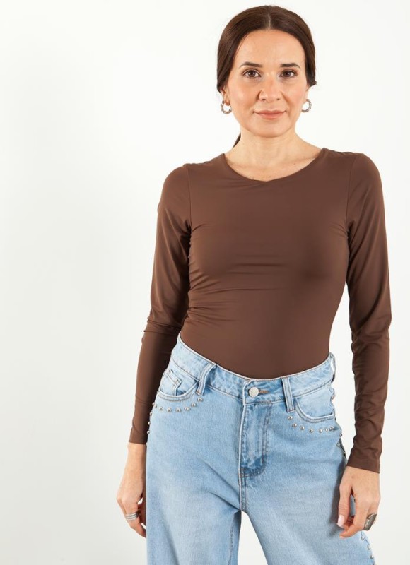 Body licra fria cuello amplio