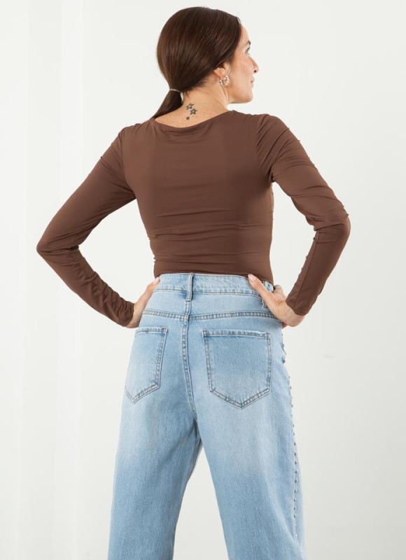 Body licra fria cuello amplio