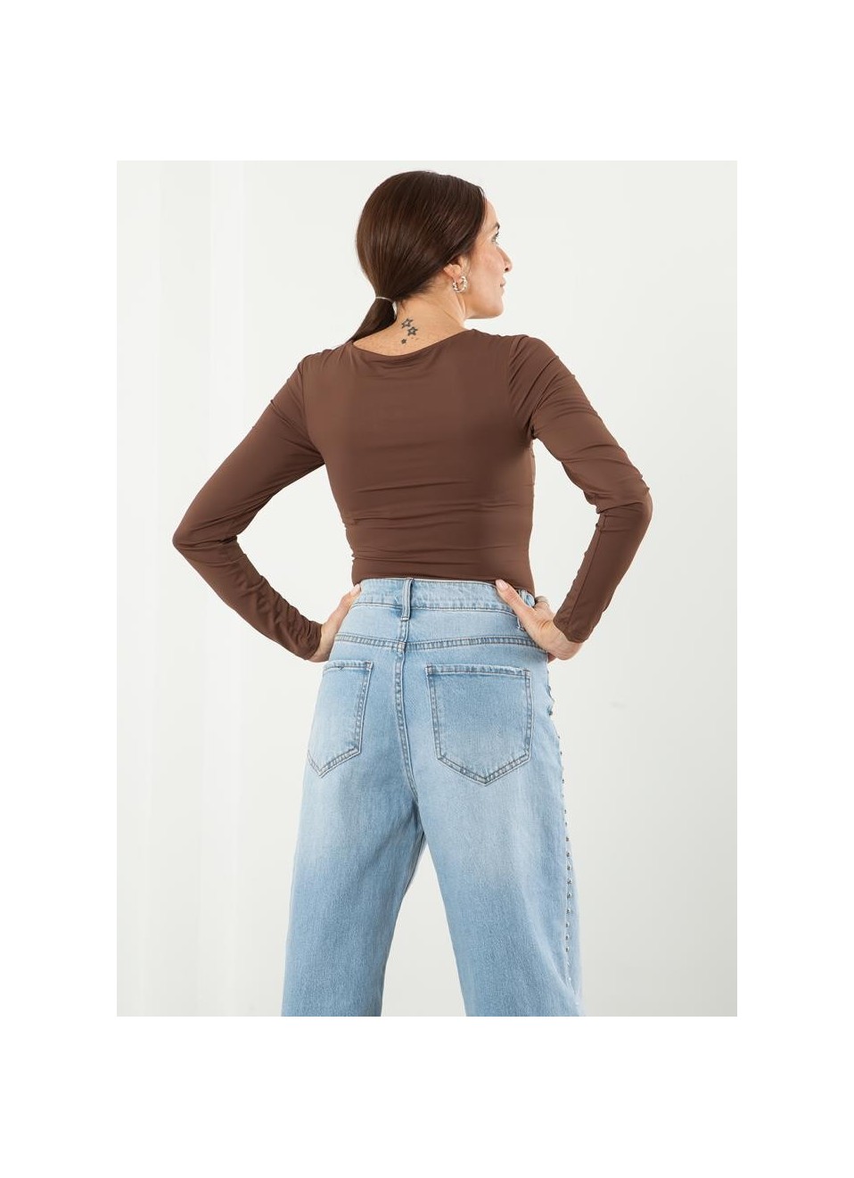 Body licra fria cuello amplio