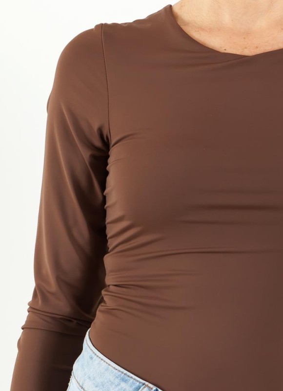 Body licra fria cuello amplio