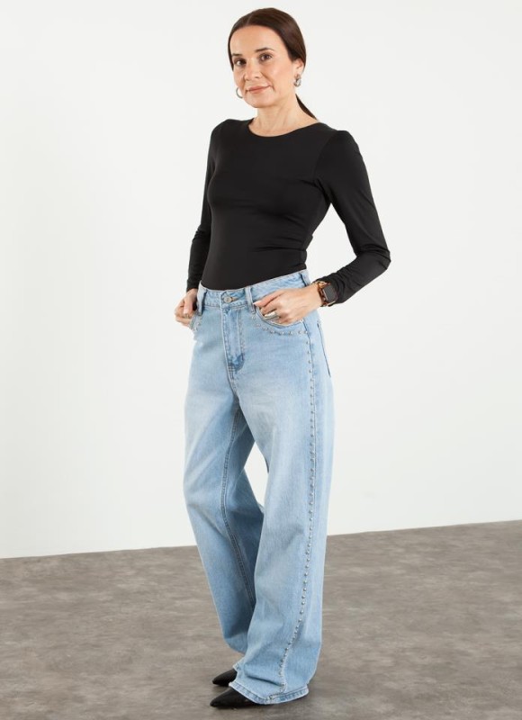 Body licra fria cuello amplio
