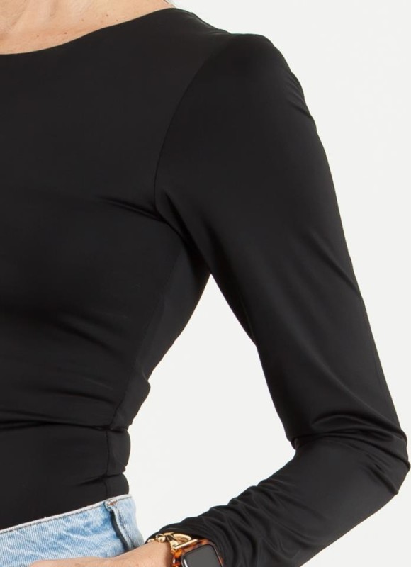 Body licra fria cuello amplio