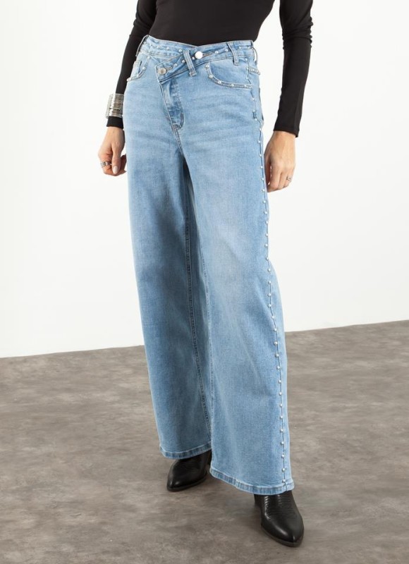 JEANS ASIMETRICO TACHAS