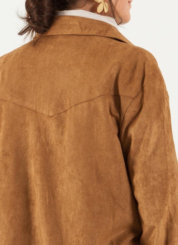 Camisa ante tachas