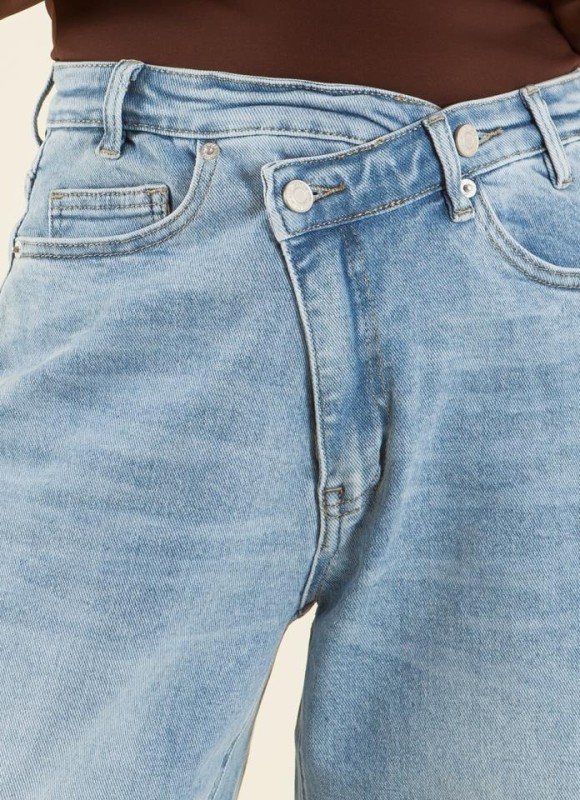 JEANS ASIMÉTRICO