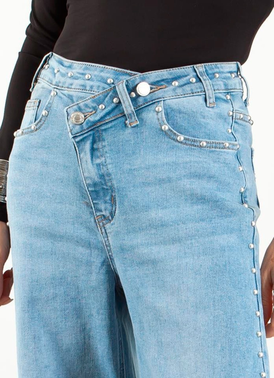 JEANS ASIMETRICO TACHAS
