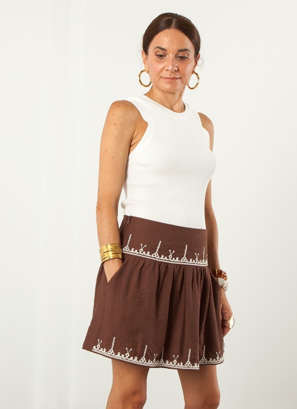 Falda bordada