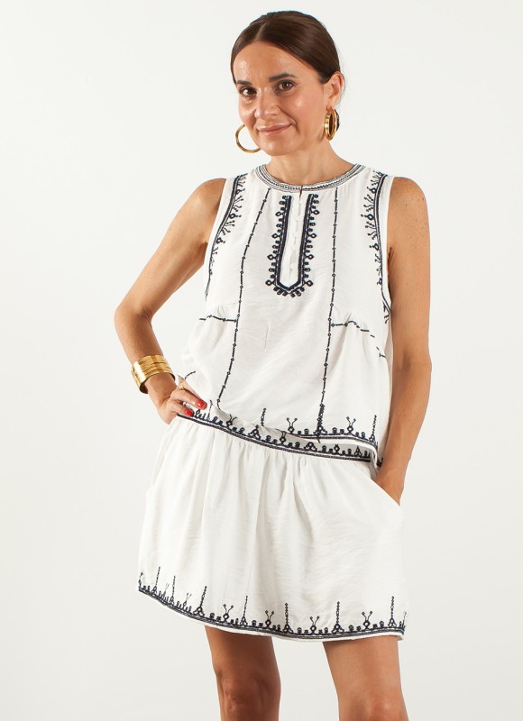 Falda bordada