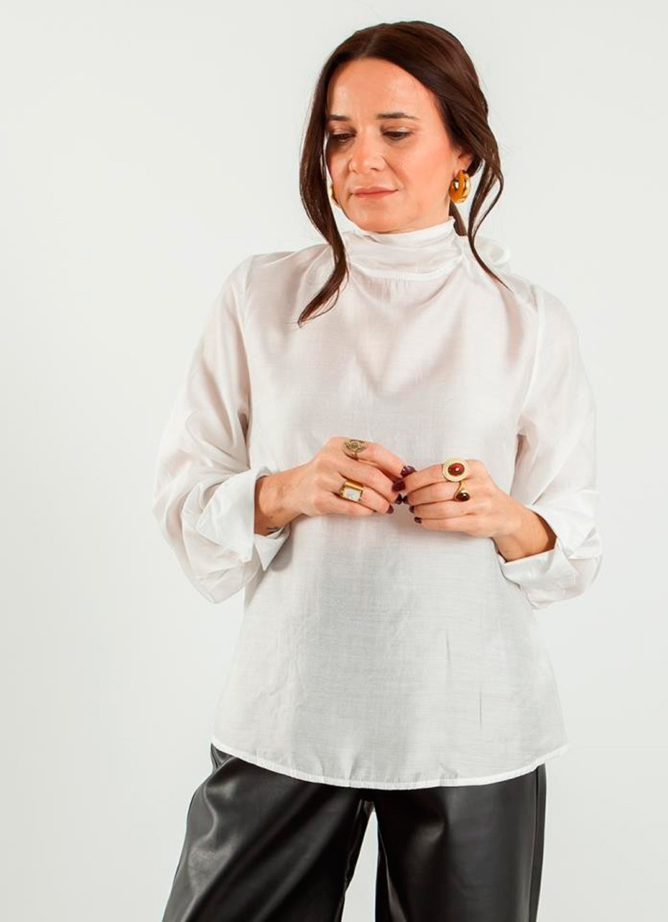 Camisa con Lazada Mujer | Moda Femenina | Premonición.online