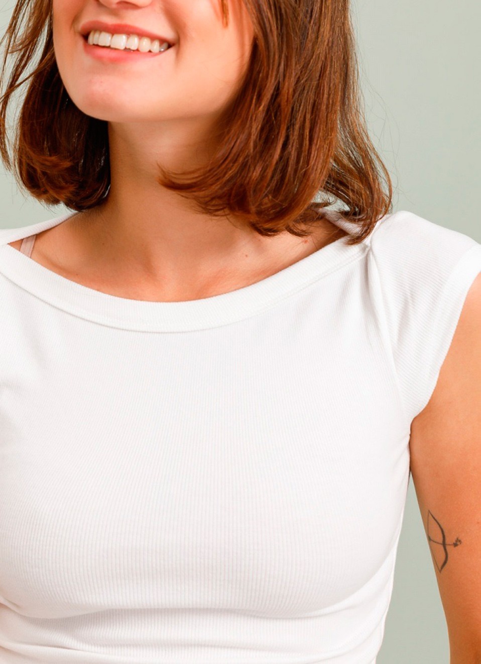 Camiseta Canalé Entallada Cuello Amplio | Tendencia Nueva Colección Premonicion.online