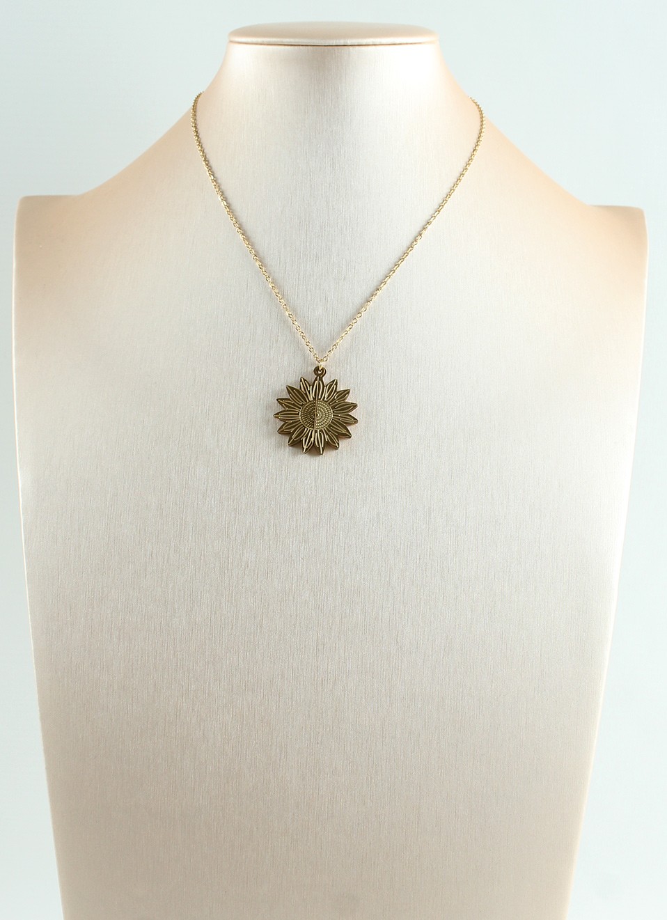 Collar de acero