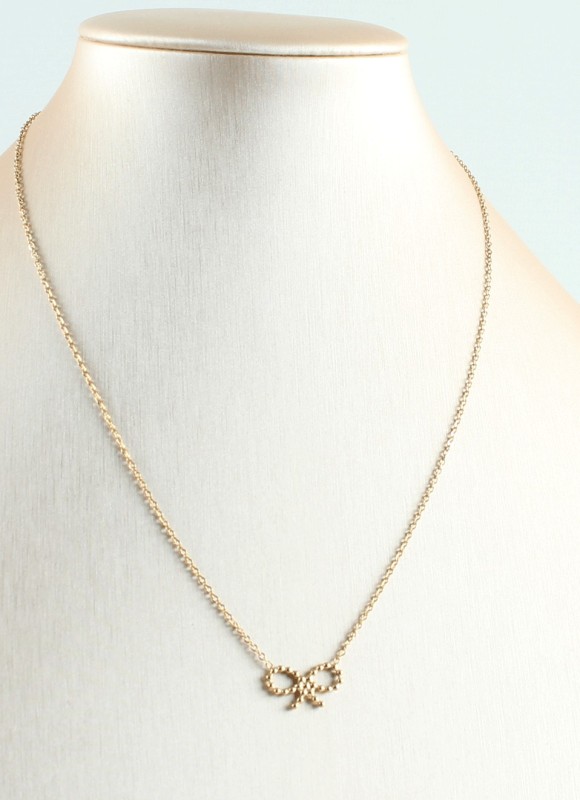 Collar de acero