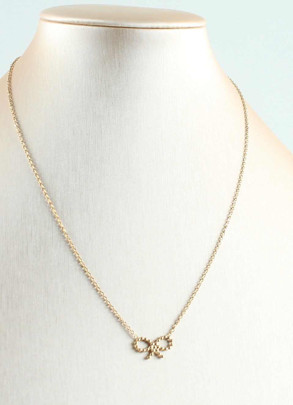 Collar de acero