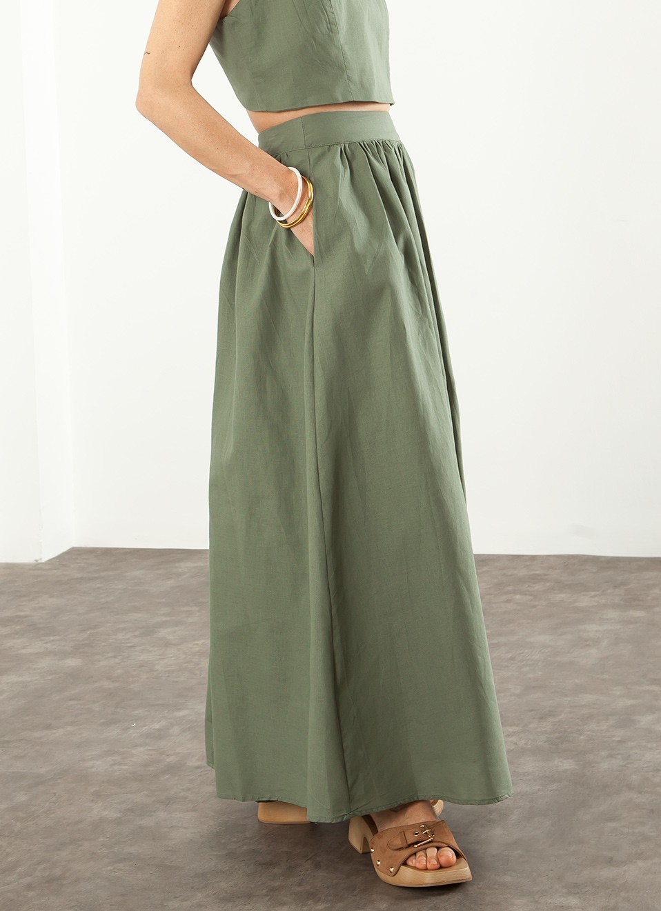 Falda Larga Verde Oliva y Blanco | Tendencia Nueva Colección Premonicion.online