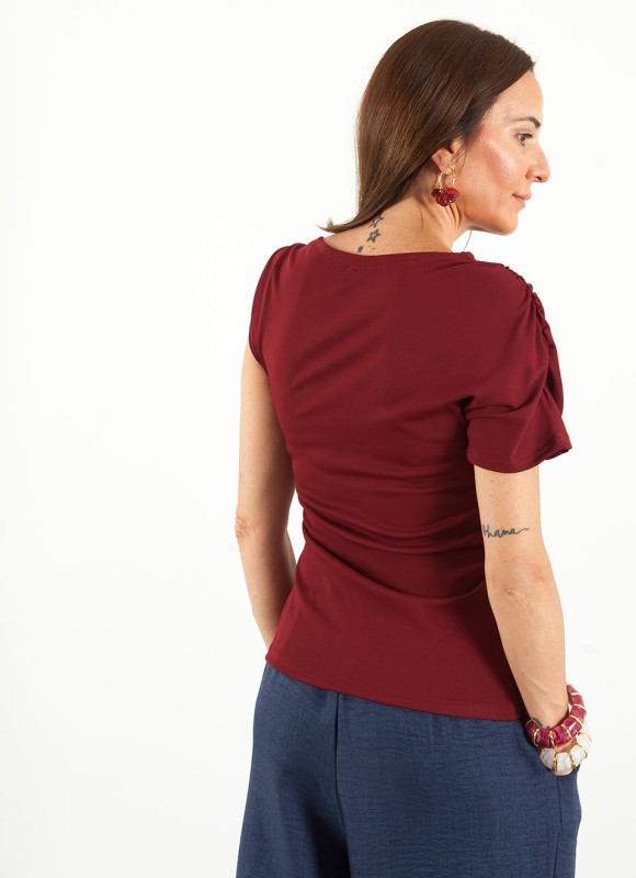 Camiseta Asimétrica con Joya Mujer | Moda Femenina | Premonición.online