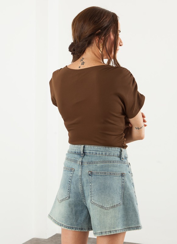 Camiseta Asimétrica con Joya Mujer | Moda Femenina | Premonición.online