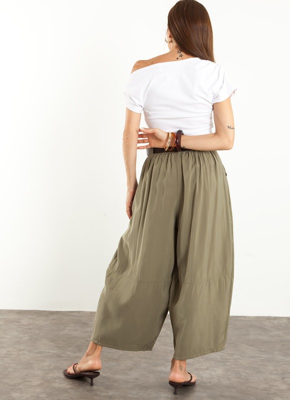 Pantalón Capri con Pinzas Mujer | Moda Femenina | Premonición.online