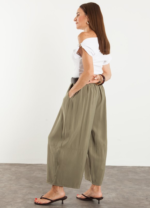 Pantalón Capri con Pinzas Mujer | Moda Femenina | Premonición.online