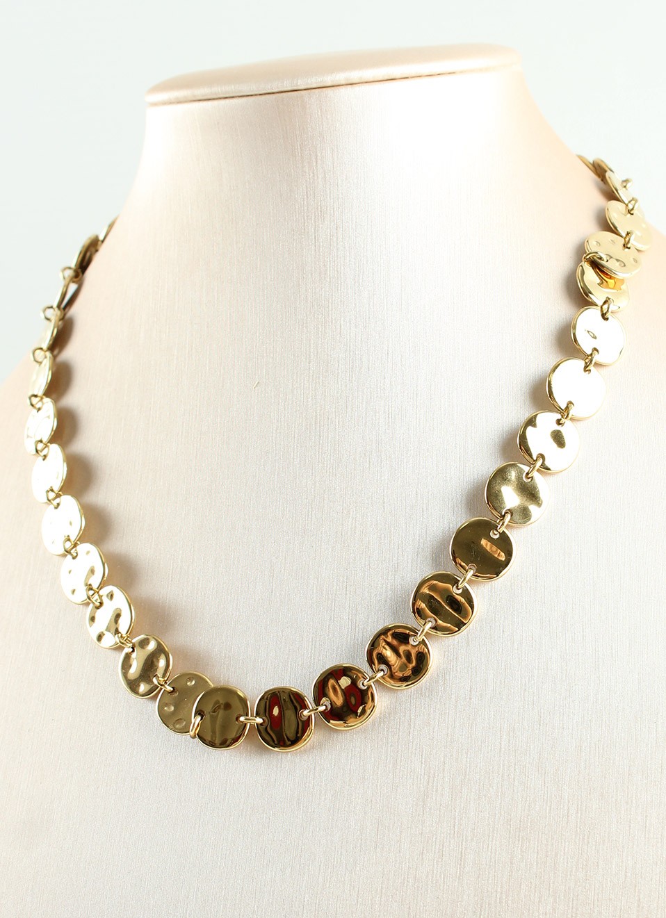 Collar de acero