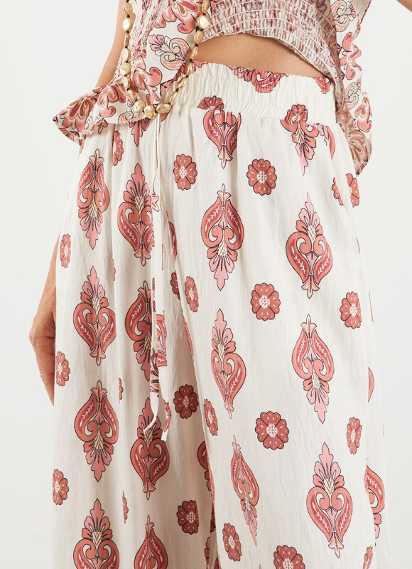 Pantalón y top estampado