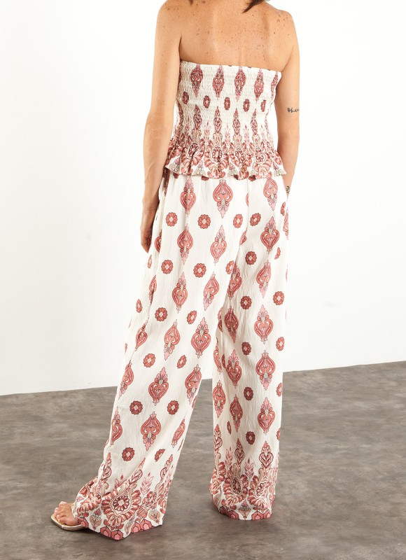 Pantalón y top estampado