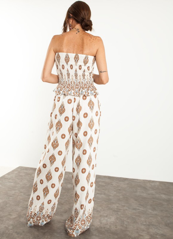 Pantalón y top estampado