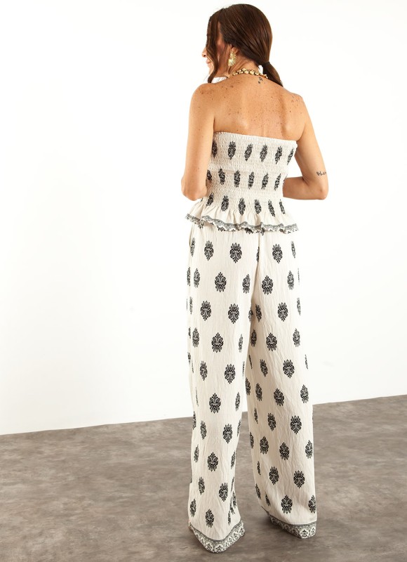 Pantalón y top estampado