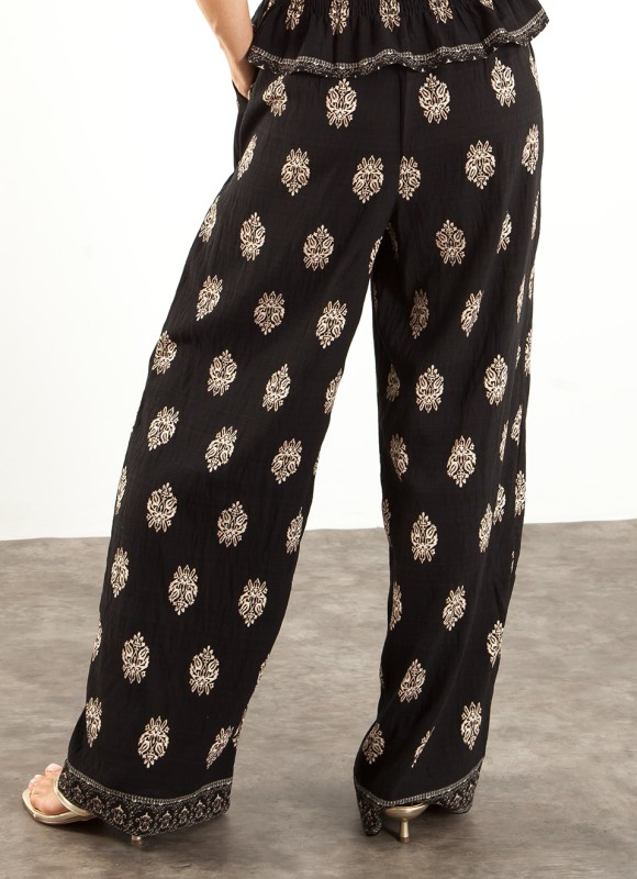 Pantalón y top estampado