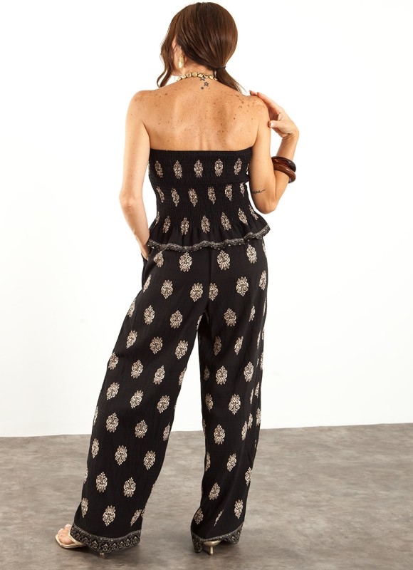 Pantalón y top estampado