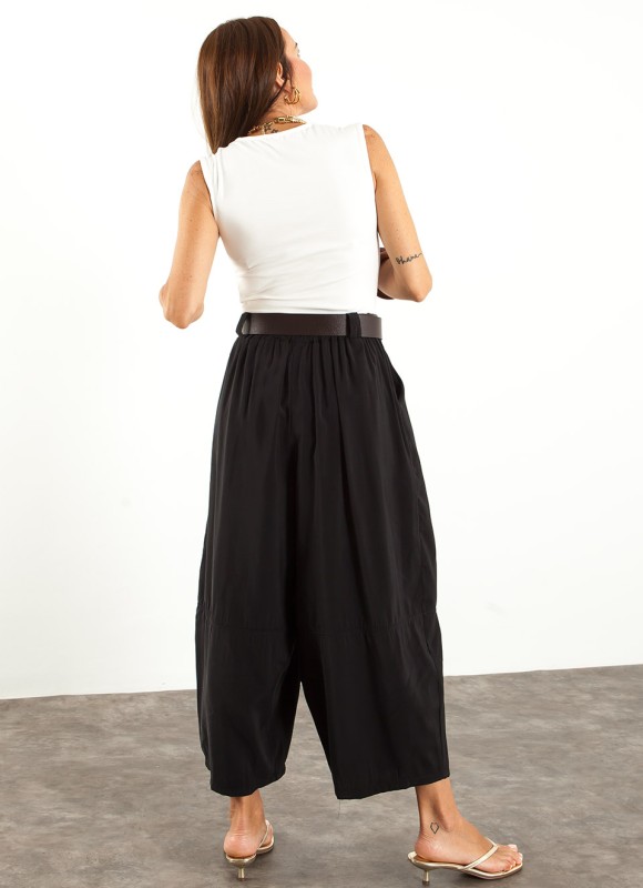 Pantalón Capri con Pinzas Mujer | Moda Femenina | Premonición.online
