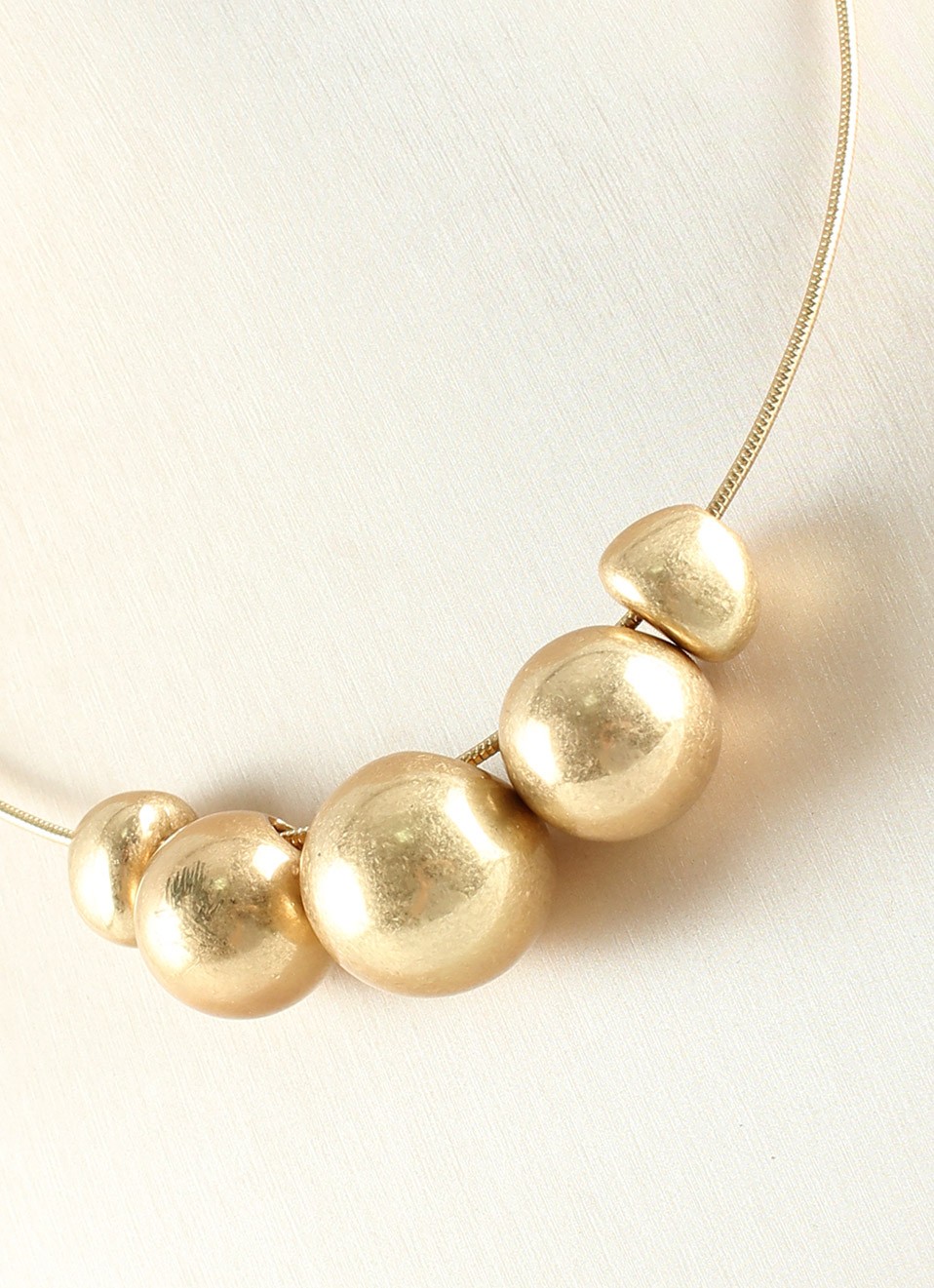 Choker Dorado con Bolas Metálicas Mujer | Moda | Premonición.online