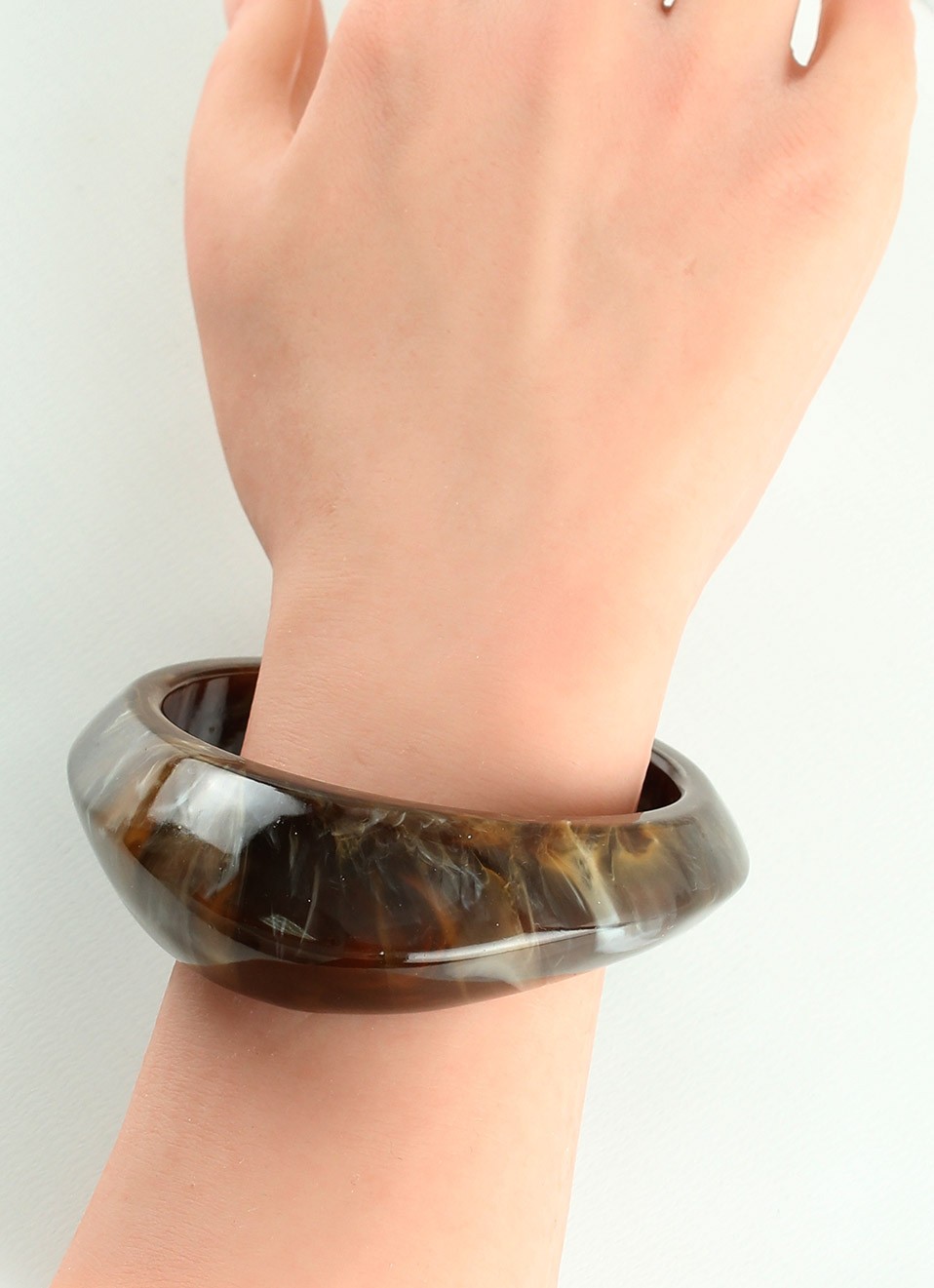 Pulsera Ancha Beige de Resina Mujer | Bisutería | Premonición.online