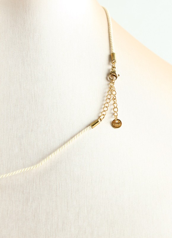 Collar de acero