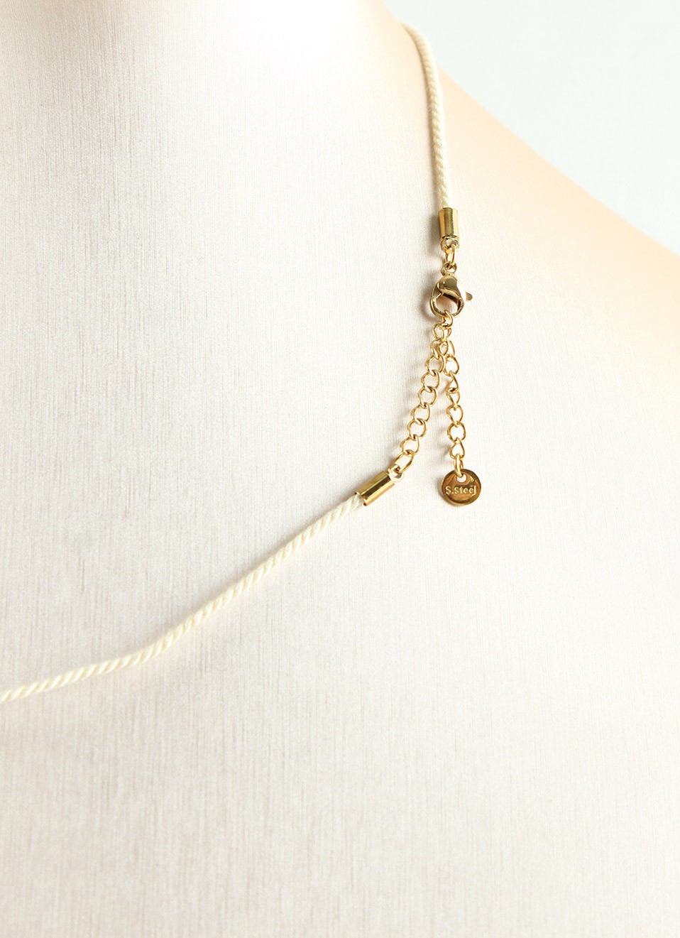 Collar de acero