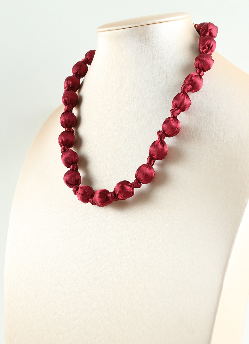 Collar de acero bolas