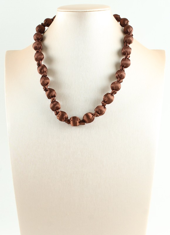Collar de acero bolas